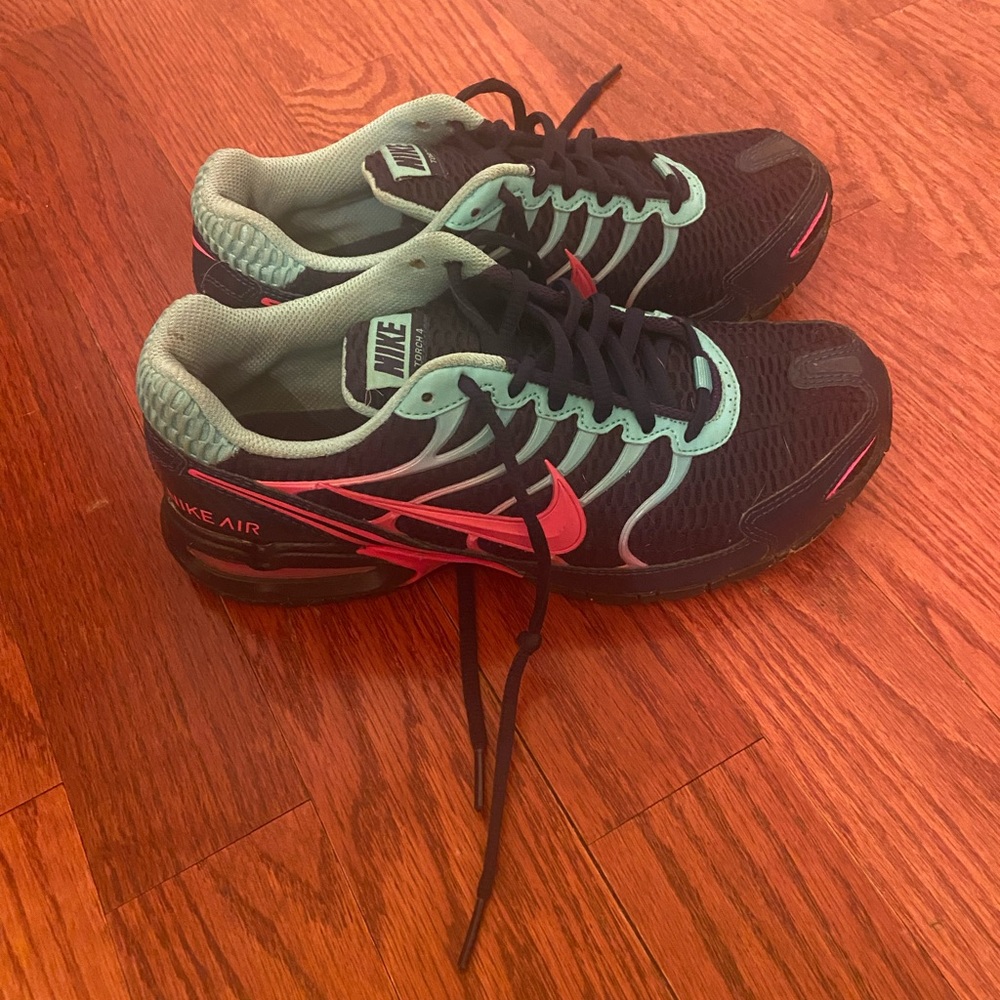 Nike women’s air max torch 4 running size 8